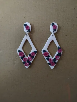 Pendientes con flores rosas |Hechos a mano.