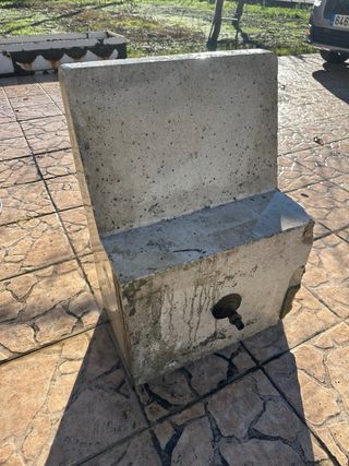 Pila de piedra antigua/ fregadero