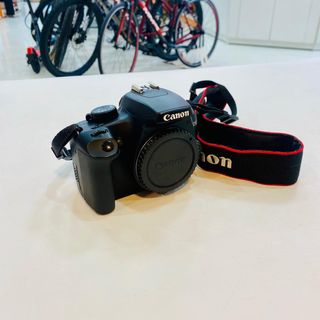 CAMARA REFLEX CANON EOS 1000D + OBJETIVO 18-55 CON CAJA Y CARGADOR