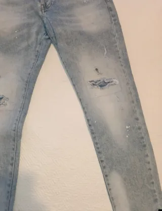 Pantalón vaquero Zara roto desgastado
