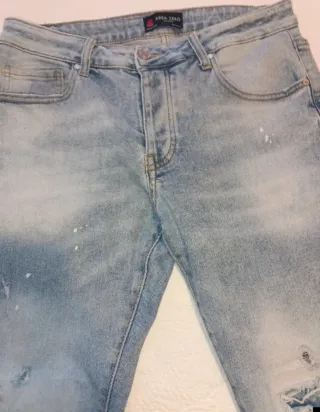 Pantalón vaquero Zara roto desgastado