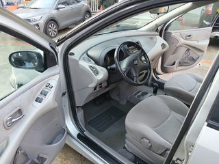 Nissan Almera 2002