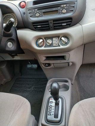 Nissan Almera 2002