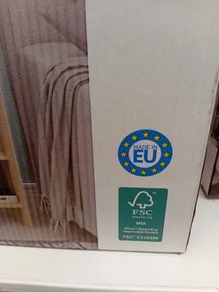 Comodino in legno con 1 porta e 3 scomparti