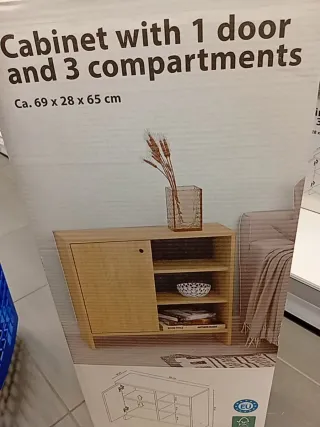Comodino in legno con 1 porta e 3 scomparti