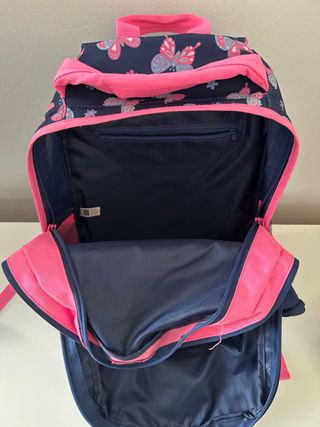 Mochila escolar azul y rosa con mariposas