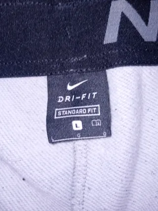 Pantalón deportivo Nike gris