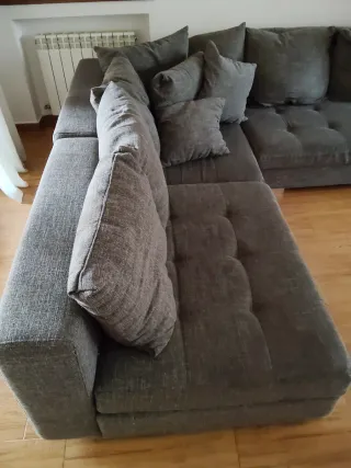 Sofá esquinero gris de tela