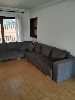 Sofá esquinero gris de tela