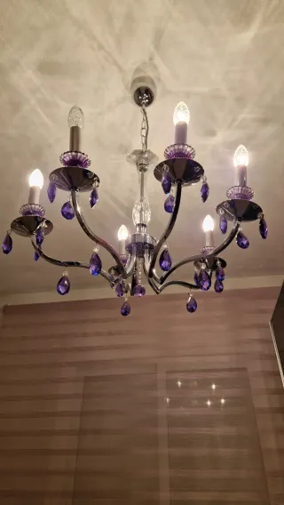 Lámpara de cristal morado y plata y lamparita