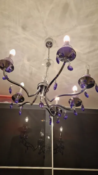 Lámpara de cristal morado y plata y lamparita