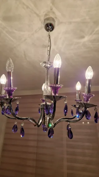 Lámpara de cristal morado y plata y lamparita
