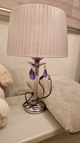 Lámpara de cristal morado y plata y lamparita