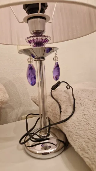Lámpara de cristal morado y plata y lamparita