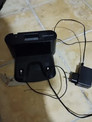 Robot aspirador blanco