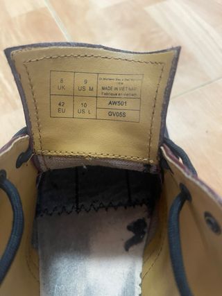 Zapatos burdeos estilo Dr. Martens – piel.