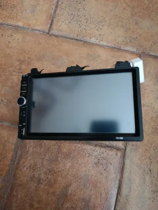 Radio de coche 7018B