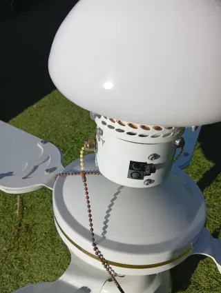 Ventilador de techo blanco