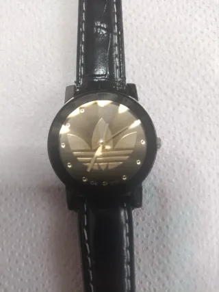Reloj tipo Adidas Negro y Dorado