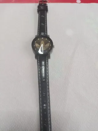 Reloj tipo Adidas Negro y Dorado