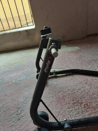 Caballete trasero moto