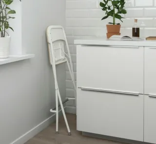 Lote 2 taburetes altos plegables Ikea blancos