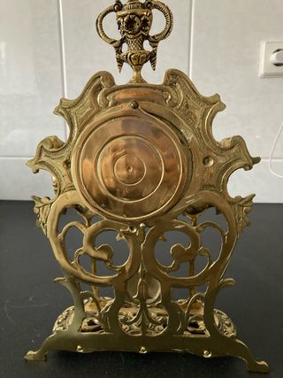 Reloj  de bronce clásico sin agujas