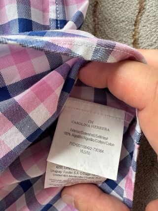 Camisa Carolina Herrera xadrez rosa e azul