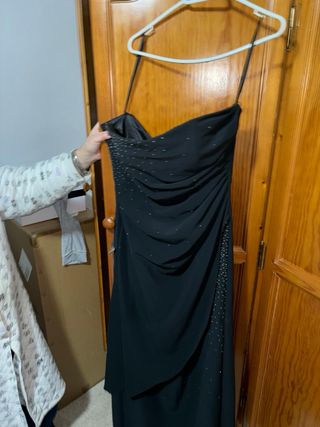 Vestido negro palabra de honor con pedrería