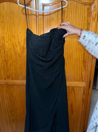 Vestido negro palabra de honor con pedrería