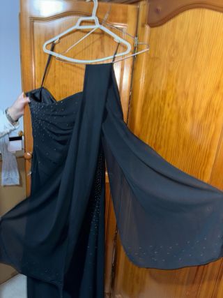 Vestido negro palabra de honor con pedrería