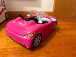 Coche Descapotable Barbie Rosa nuevo vale 42€