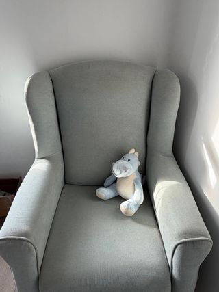 Sillón de lactancia gris