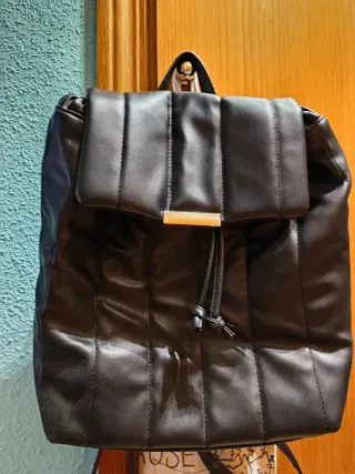 Mochila negra acolchada mujer