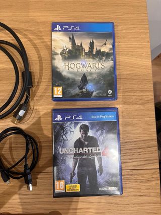 PS4 (PlayStation 4) Nera + 2 Giochi e 2 Controller