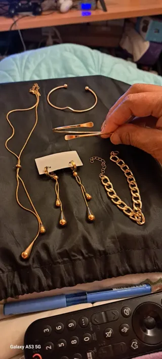 Conjunto de joyería: colgante, pendientes y pulser