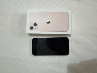 iPhone 13 Rosa prácticamente nuevo sin apenas uso