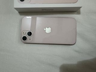 iPhone 13 Rosa prácticamente nuevo sin apenas uso