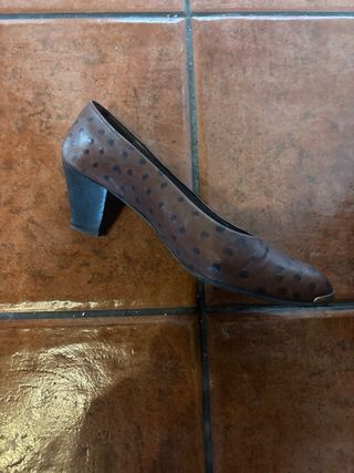 Zapatos de piel tallada mujer