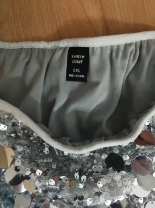 Falda plateada de lentejuelas