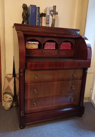 Escritorio clásico elegante con diseño atemporal