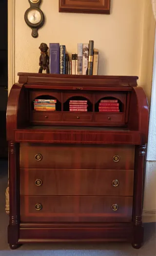 Escritorio clásico elegante con diseño atemporal