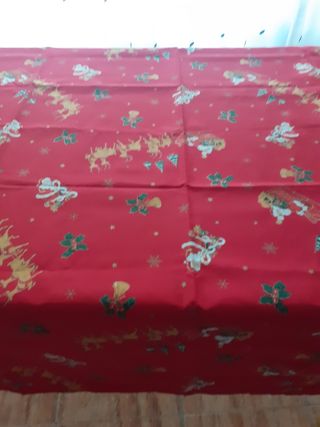 Mantel Navideño Rojo con Estampado Dorado
