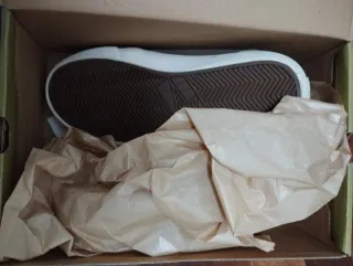 Zapatillas Globe Marrones y Grises