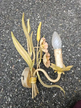 Lampada da muro antica in ferro battuto