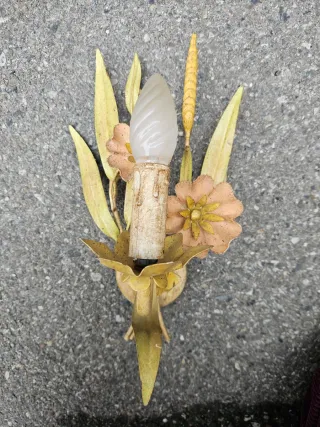 Lampada da muro antica in ferro battuto