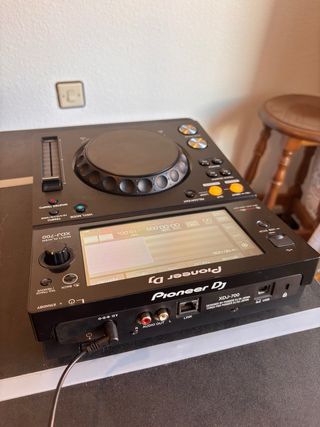 Pioneer XDJ-700 con maleta UDG