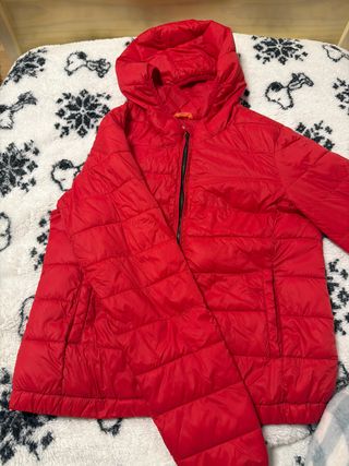 Chaqueta Pull&Bear Roja con Capucha