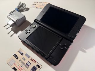 Nintendo 3DS XL rosso con molti giochi