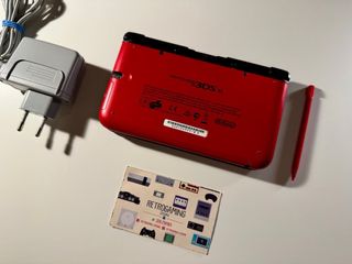 Nintendo 3DS XL rosso con molti giochi